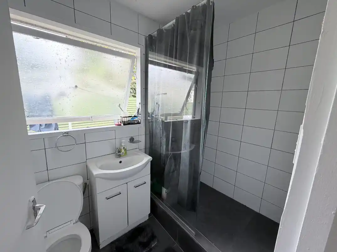 For rent, Newly Renovated 3 beds 1 bath house, Available now, 2/33 Ashlynne Avenue, Papatoetoe, Auckland