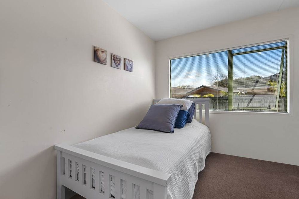 Standalone 3 beds 1 bath house with double garage on 414m2 section, Stroll to Te Atatu Peninsula Market, easy motorway access, 0.2 km to Matipo Road School, 0.9 km to Te Atatu Intermediate, 10A Holman Road, Te Atatu Peninsula, Auckland