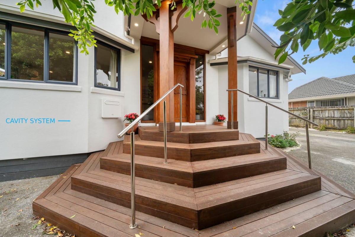 VENDOR NEEDS TO CASH OUT, 180m2 5 beds 2.5 baths house with 3 car parks on 450m2 section, Large decking area, Garden shed for extra storage, close to shops, supermarket, schools, easy motorway access, 80B Wallace Road, Papatoetoe, Auckland
