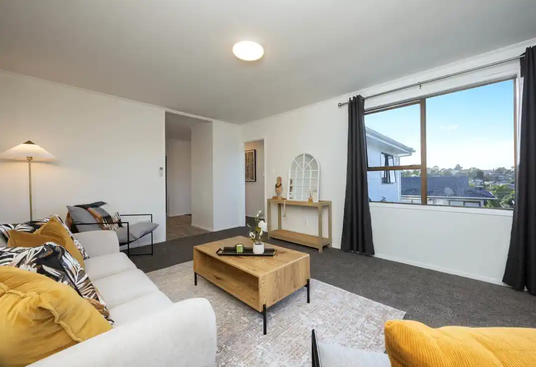 For rent, 3 beds 1 bath house, Available from 12th May, 124 Solar Road, Glen Eden, Auckland