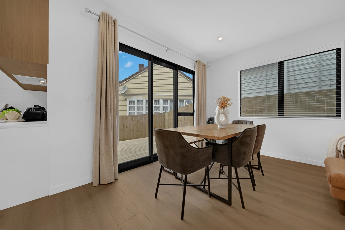 Stamford 10-Year Building Warranty, Brandnew 3 beds 2.5 bath Duplex home with garage, just minutes from the iconic One Tree Hill Domain, zoned for Oranga School, Te Papapa School, Royal Oak Intermediate, Baradene College, and One Tree Hill College, Lot 2/47 State Avenue, Onehunga, Auckland