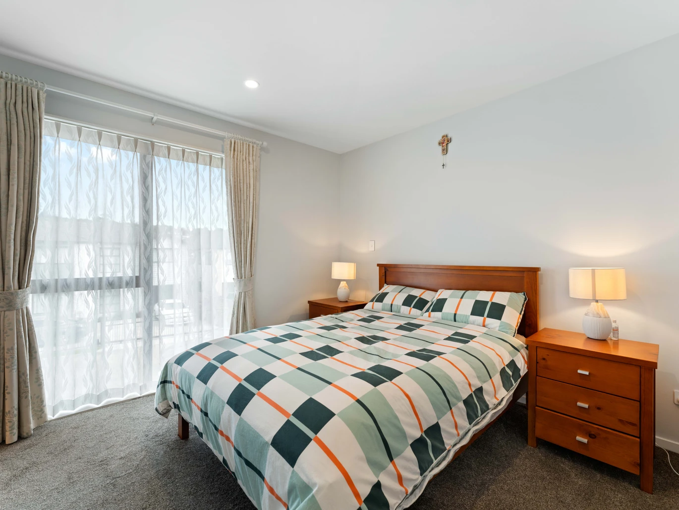 327m2 7 beds ( 5 ensuites) 6.5 baths house with double garage and 2-beds granny, total 6 car parks, close to schools, shopping centre, easy motorway access, 47 Koromeke Street Flat Bush, Auckland