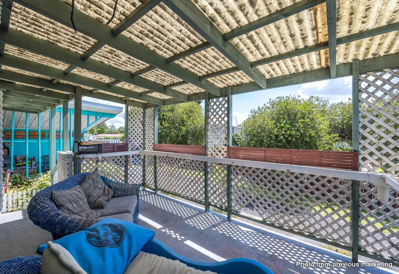 Urgent sell at $1,000,000 (including GST), 3 beds 1 bath house on 701m2, with RC, BC, EPA for 6 new homes, currently rented fro $450 per week until July 2026, close to WestCity Shopping Centre, schools, section, 50 Harrington Road Henderson, Auckland