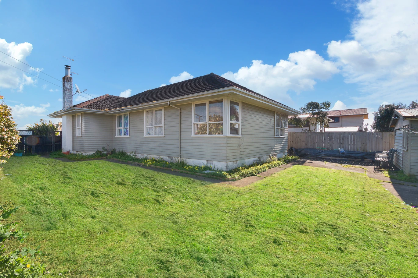 4 beds 1 bath house on 675m2 section, with RC approved for the development of four standalone houses, with individual vehicle crossings, stormwater wastewater onsite. Approved in two stages, you can keep the existing house but build a new one with no rent lost, close to schools, shops, supermarket, 27 James Street Mangere East, Auckland
