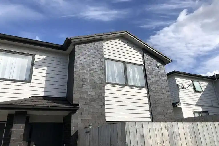 For rent, 4 beds 3 baths townhouse with double garage, Available on 13th June, 36a Wedgwood Avenue, Mangere East, Auckland
