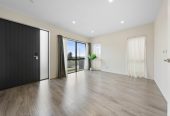 Owner Moving Overseas – Must Sell, 7 beds 6.5 baths house with double garage and 2 beds granny on 377m2 section, close to Ormiston Town Centre, parks, schools, zoned for Te Uho o Te Nikau Primary School, Ormiston Junior College, and Ormiston Senior College, 8 Hauhake Road, Flat Bush, Auckland