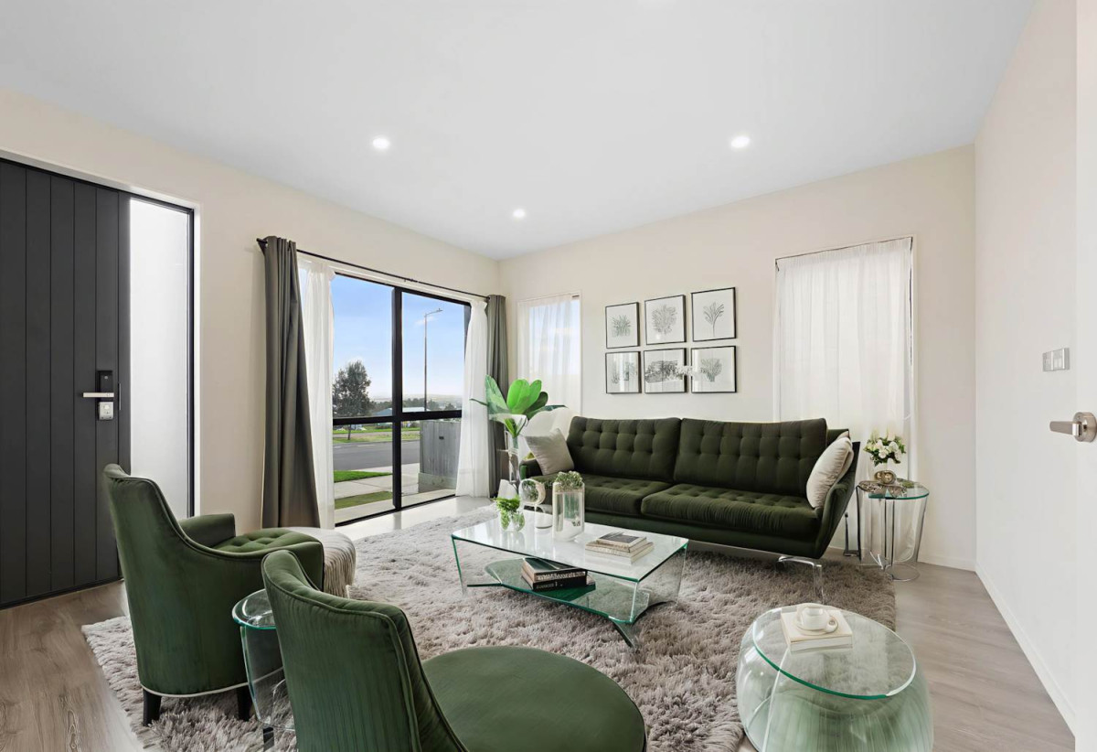 Owner Moving Overseas – Must Sell, 7 beds 6.5 baths house with double garage and 2 beds granny on 377m2 section, close to Ormiston Town Centre, parks, schools, zoned for Te Uho o Te Nikau Primary School, Ormiston Junior College, and Ormiston Senior College, 8 Hauhake Road, Flat Bush, Auckland