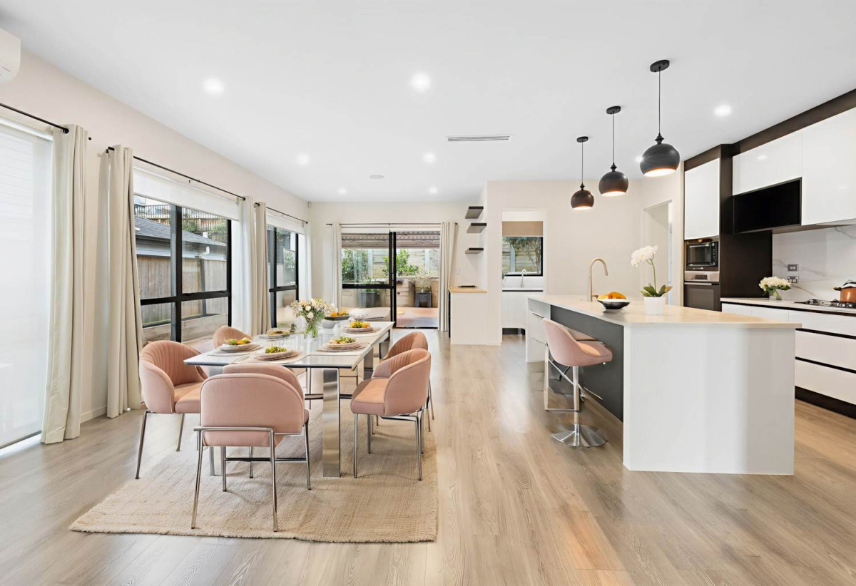 Owner Moving Overseas – Must Sell, 7 beds 6.5 baths house with double garage and 2 beds granny on 377m2 section, close to Ormiston Town Centre, parks, schools, zoned for Te Uho o Te Nikau Primary School, Ormiston Junior College, and Ormiston Senior College, 8 Hauhake Road, Flat Bush, Auckland