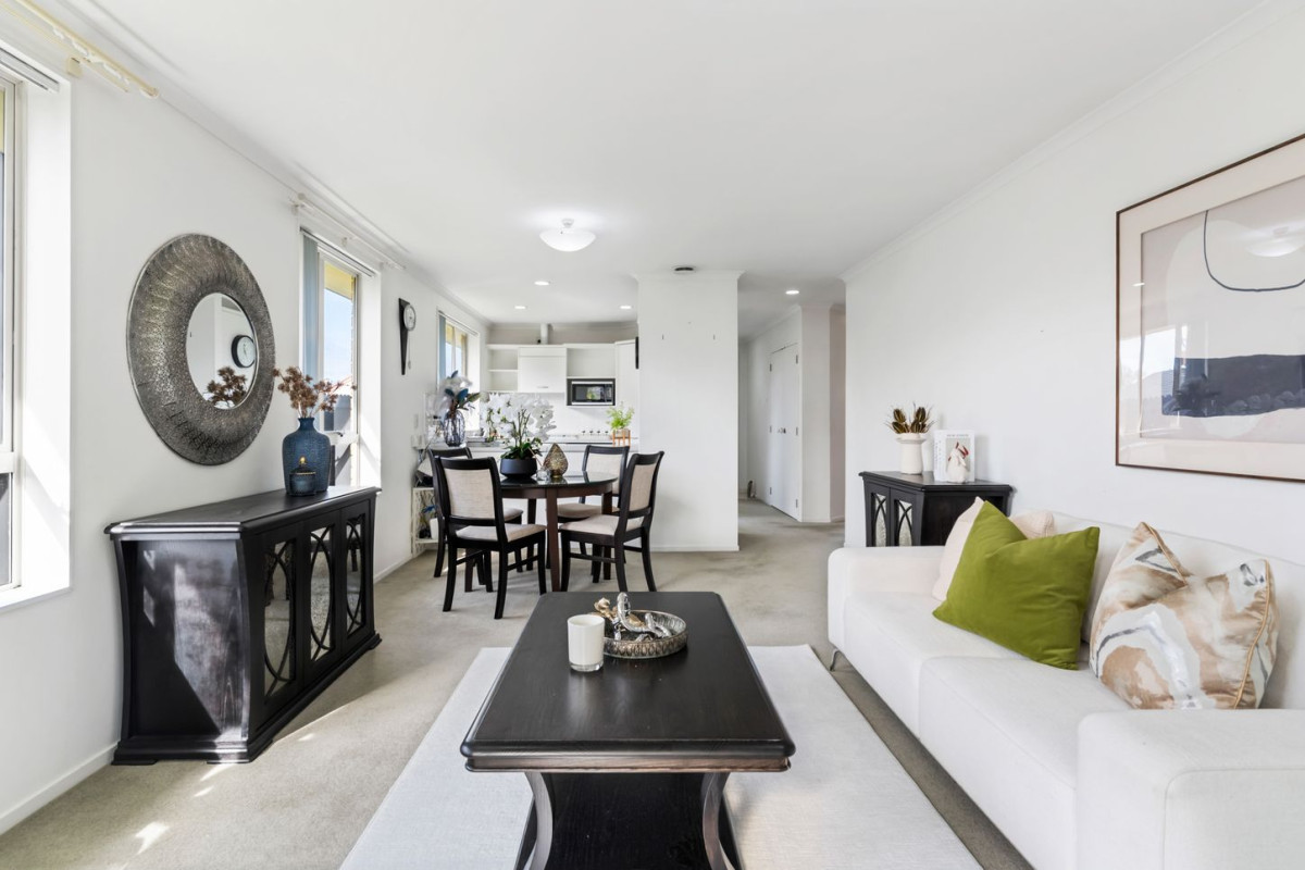 3 beds 1.5 baths house with garage on 400m2 section, close to schools, shops, supermarkets, within zone for Riverhills School, Pakuranga Intermediate and Edgewater College. And Burswood Park and playground are just minutes away, 11 Fernbrook Close, Burswood, Auckland