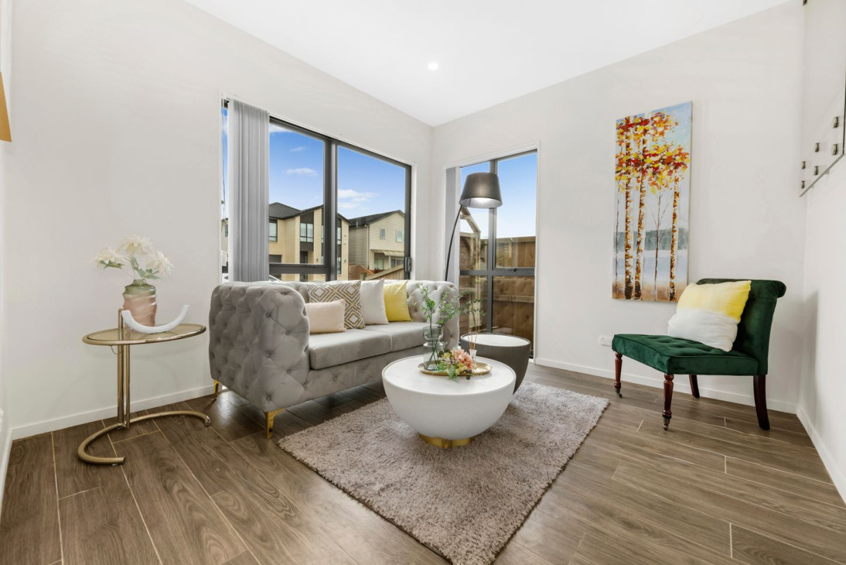 5 beds (3 ensuites) 4.5 baths house with 1 bed granny, a garage and 3 on-site parking spaces, Central heating & cooling system, Built-in background music system, Zoned for Ormiston Primary, Junior & Senior College, 11 Puruatanga Drive, Flat Bush, Auckland