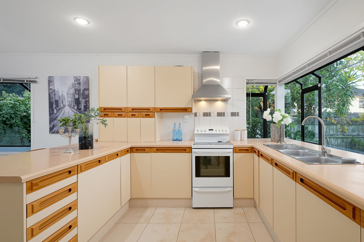 140m2 Brick and tile 2 beds 2 baths house with garage, within walking distance to local schools, shops, and bus stops, with Sturges Road Train Station just a short drive away, 4 Rhinevale Close, Henderson, Auckland