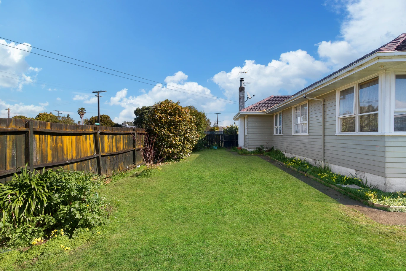 4 beds 1 bath house on 675m2 section, with RC approved for the development of four standalone houses, with individual vehicle crossings, stormwater wastewater onsite. Approved in two stages, you can keep the existing house but build a new one with no rent lost, close to schools, shops, supermarket, 27 James Street Mangere East, Auckland