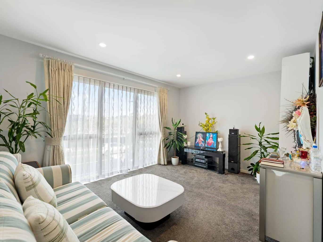 327m2 7 beds ( 5 ensuites) 6.5 baths house with double garage and 2-beds granny, total 6 car parks, close to schools, shopping centre, easy motorway access, 47 Koromeke Street Flat Bush, Auckland
