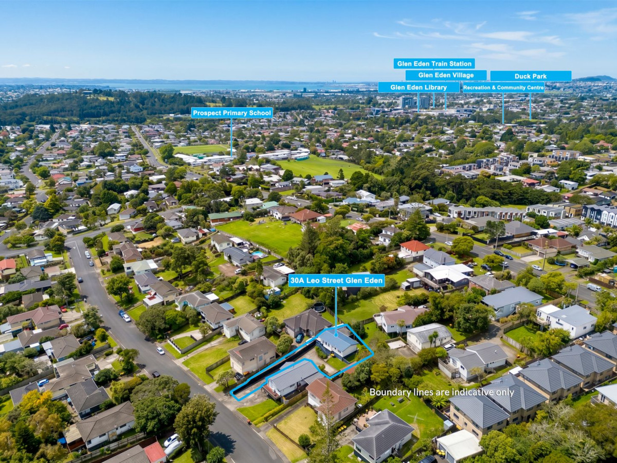 Renovated 3 beds 1 bath house with car parks on 404m2 section, currently rented, easy access to local schools, Glen Eden shops, train station, library, and New Lynn amenities. Zoned for Green Bay High School, 30A Leo Street, Glen Eden, Auckland