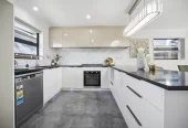 Standalone 4 beds 2.5 baths home with garage, close to schools, shopping centres, parks, easy motorway access, 52B Kimpton Road Papatoetoe, Auckland