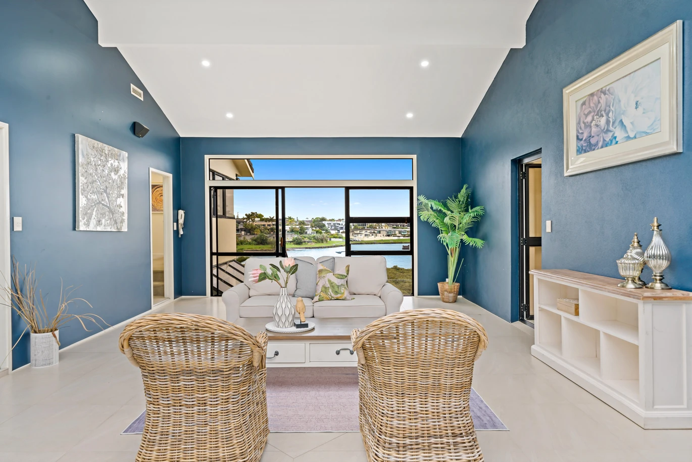 Overseas Vendor Must sell, 720m2 Sea views 5 beds 5 baths house with triple garage and A self-contained guest wing, car room, music room, office, swimming pool, the full-sized tennis court. A sauna, private gym, and children’s playground, direct beach access from the backyard for sunrise kayaking, moments from Half Moon Bay’s shops, 38 Venus Place, Half Moon Bay, Auckland