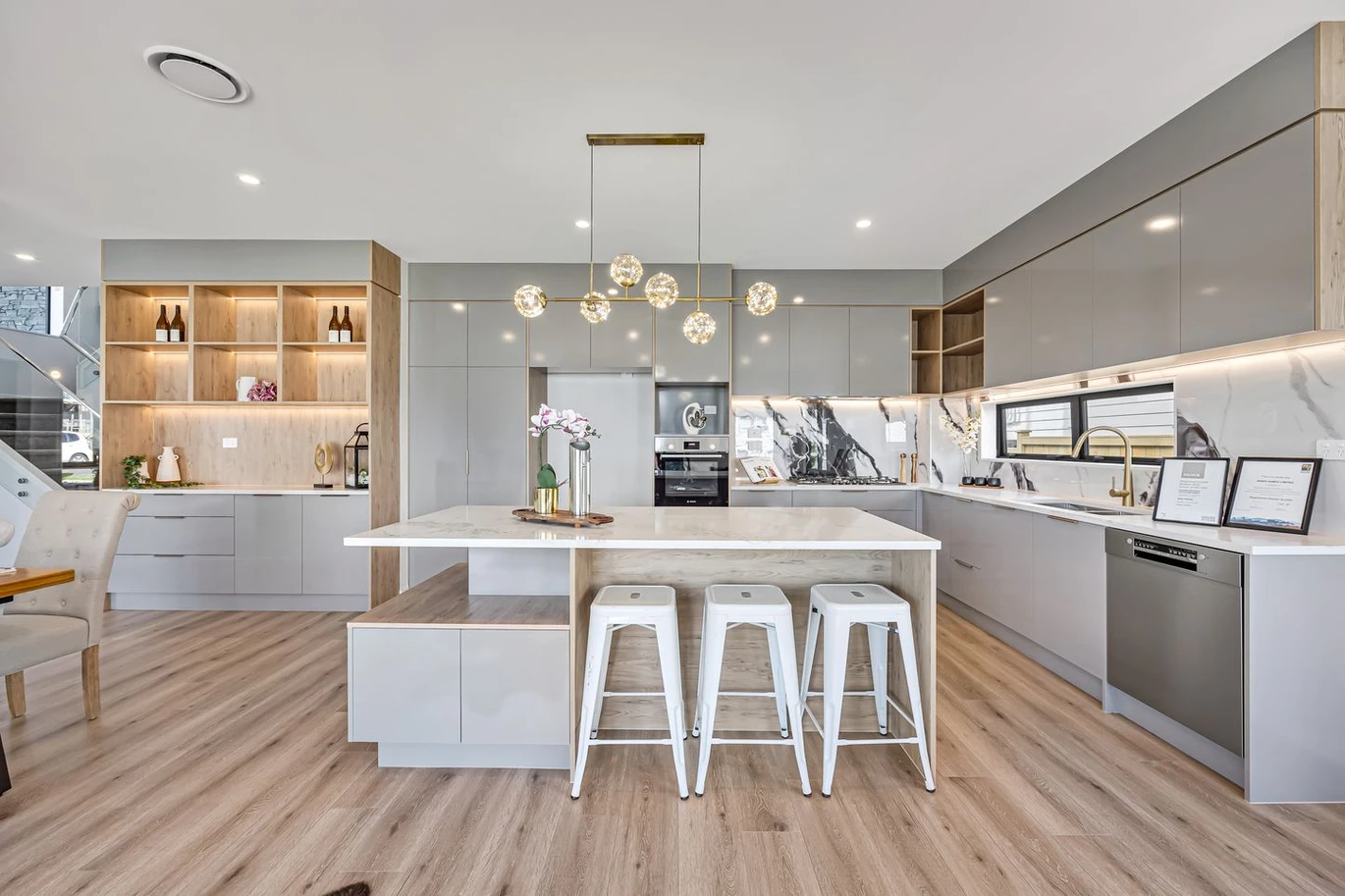 327m2 7 beds ( 5 ensuites) 6.5 baths house with double garage and 2-beds granny, total 6 car parks, close to schools, shopping centre, easy motorway access, 47 Koromeke Street Flat Bush, Auckland