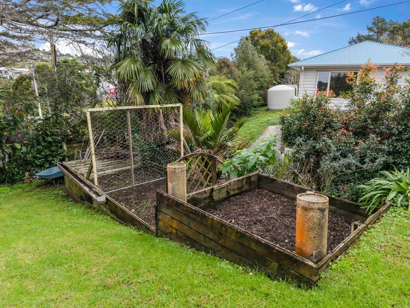 Home and Income on 827m2 section, 4 beds 2 baths house with 1- bed granny, within walking distance to Coast Plaza, public transport, schools, beaches, (this property can be purchased on its own OR in conjunction with neighboring 624, 626 & 628 Whangaparaoa Road), 630 Whangaparaoa Road, Stanmore Bay, Auckland