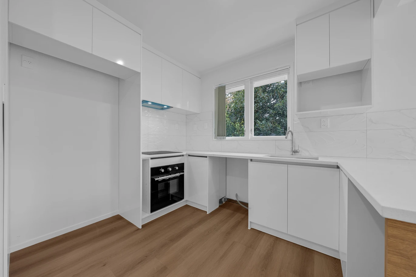 144m2 Renovated, Brick and tile 4 beds 2 baths house with garage on 614m2 section, move-in ready, close to schools, parks, shops supermarkets, 5 Wordsworth Road Manurewa, Auckland