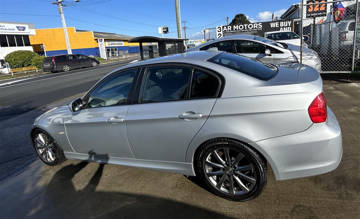 2011 BMW 320i Sedan Automatic, 5 seats, Petrol, 2,000 cc, 88,328 km