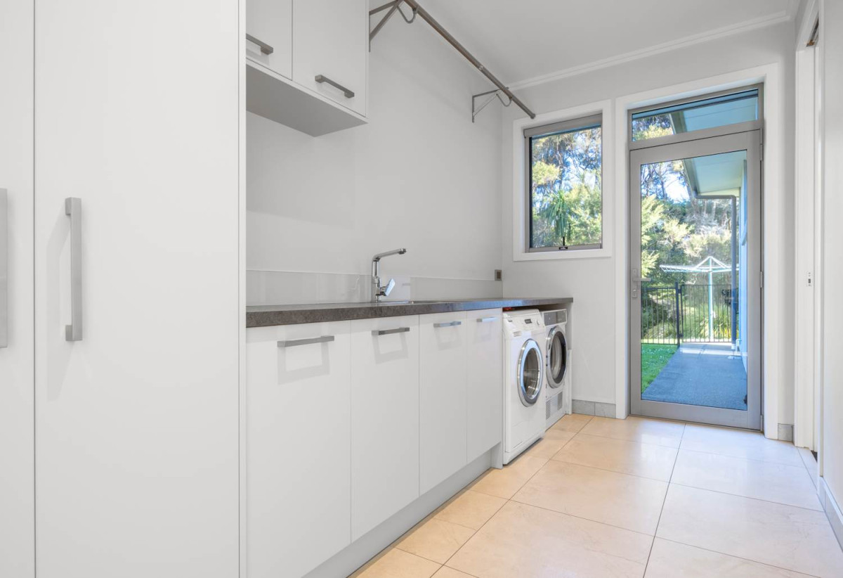 437m2 Resort – Style Luxury 6 beds 4 baths house with triple garage on 3542m2 section, just minutes from Albany, motorway access, and top schools including Kristin and Pinehurst Schools, Upper Harbour Primary School, Albany Junior and Senior High Schools, 30 Wicklam Lane, Greenhithe, Auckland