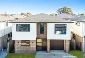 Standalone 4 beds 2.5 baths home with garage, close to schools, shopping centres, parks, easy motorway access, 52B Kimpton Road Papatoetoe, Auckland