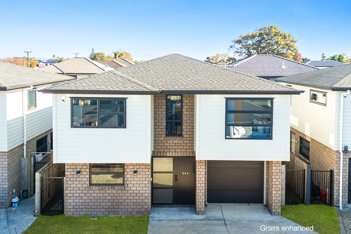 Standalone 4 beds 2.5 baths home with garage, close to schools, shopping centres, parks, easy motorway access, 52B Kimpton Road Papatoetoe, Auckland