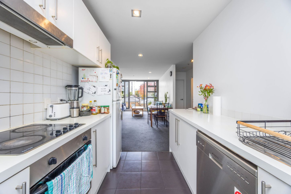 Double Grammar school zone, Leasehold 2 beds 1 bath 1 car park apartment, currently tenanted on a periodic tenancy (since 2024), and the tenant is willing to continue renting, zoned for Auckland Grammar and Auckland Girls Grammar school, Walking distance to Auckland University, Queen Street, and K’ Road, 3B/56 Liverpool Street, Auckland