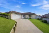 Move-in ready, Brick and tile 4 beds 2 baths house with double garage on 468m2 section, close to schools, Local shops and amenities, motorway access, 0.8 km to Aorere College, 2 Capital Place, Papatoetoe, Auckland