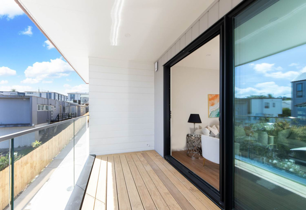 Brandnew 3 beds 2.5 baths home with garage, 0.2 km to Pakuranga Intermediate, close to Pakuranga Plaza, 4/2 Reeves Road, Pakuranga, Auckland