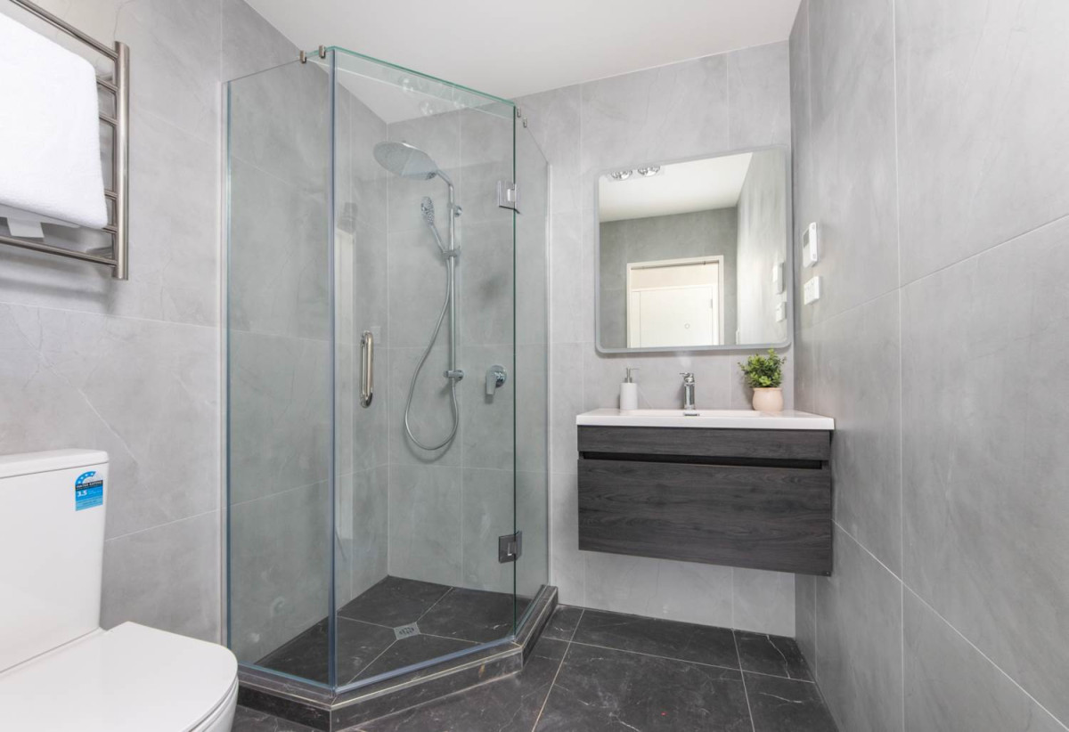 Brandnew 3 beds 2.5 baths home with garage, 0.2 km to Pakuranga Intermediate, close to Pakuranga Plaza, 4/2 Reeves Road, Pakuranga, Auckland