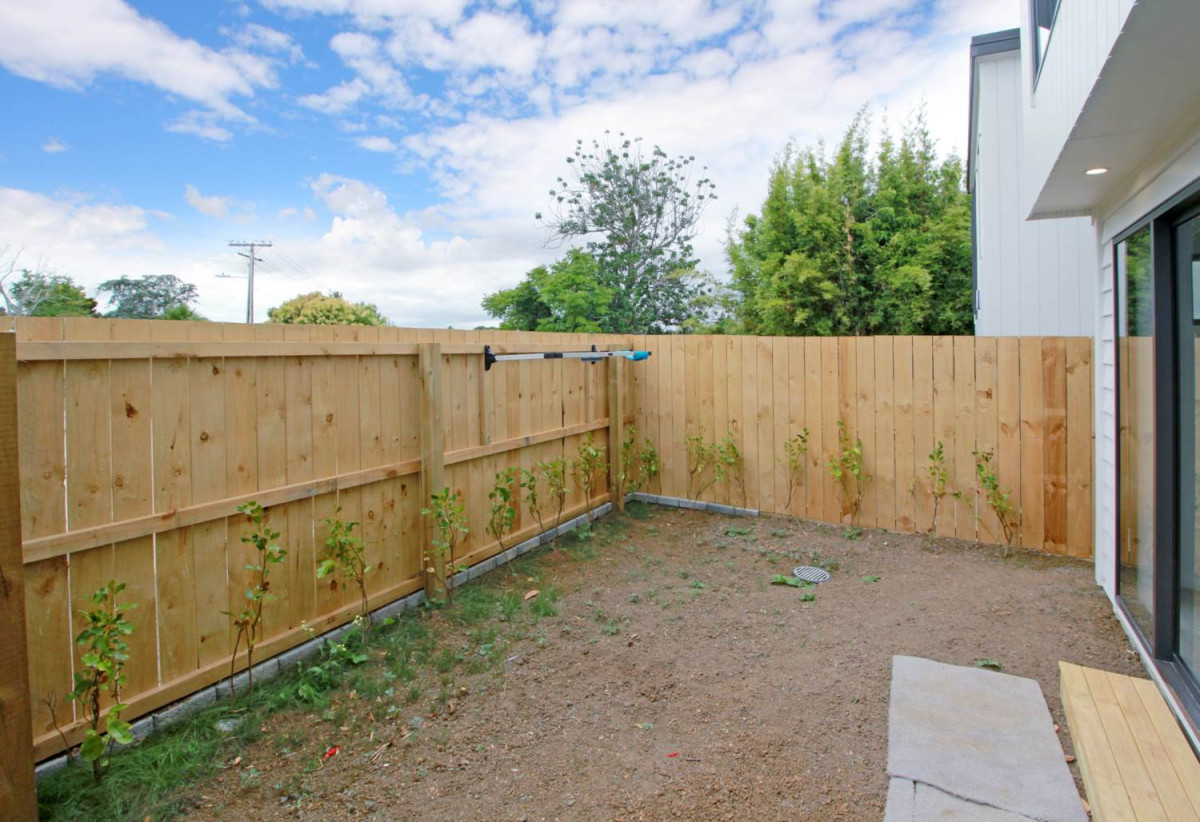 Vendor wants it go, Brandnew 4 beds 3 baths home with car park, moments from the Papatoetoe train station, local shops, school, 0.3 km to Papatoetoe West School, 20E Hill Road, Papatoetoe, Auckland