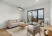 Urgent sale, Motivated vendor – bought for $869,000 in 2021, now asking $699,000 for a fast deal, Freehold 3 beds 2.5 baths home with car park, 3-minute walk to Westgate Shopping Centre, Quick access to SH16 motorway , 3/36 Westgate Drive, Westgate, Auckland