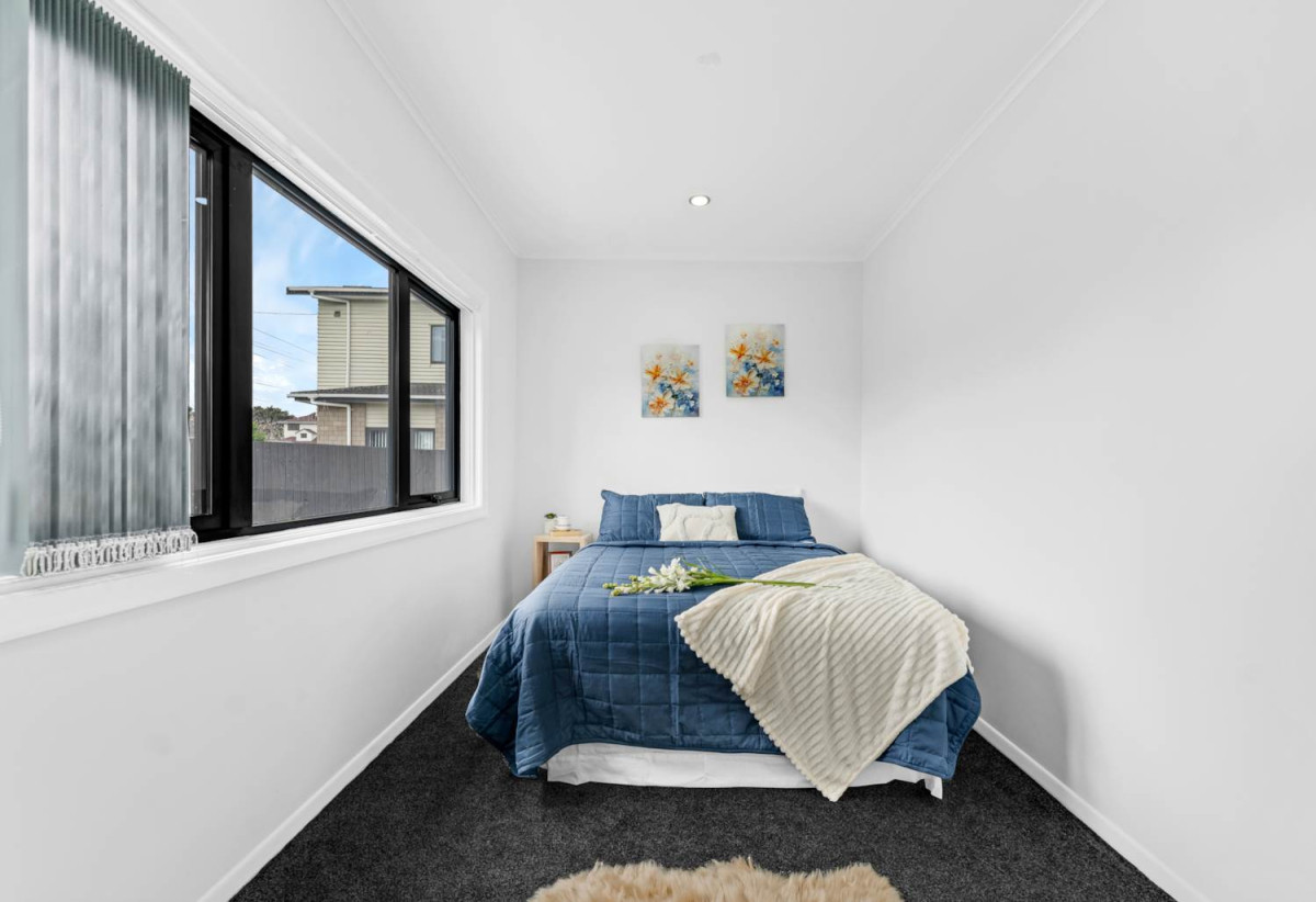 Must sell ASAP, Renovated & Move-In Ready, 4 beds + office 1 bath house, 0.2 km to Puhinui School, 1.1 km to Papatoetoe High School, 89 Fitzroy Street, Papatoetoe, Auckland