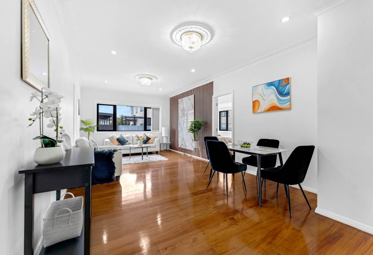 Must sell ASAP, Renovated & Move-In Ready, 4 beds + office 1 bath house, 0.2 km to Puhinui School, 1.1 km to Papatoetoe High School, 89 Fitzroy Street, Papatoetoe, Auckland