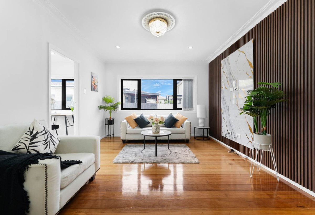 Must sell ASAP, Renovated & Move-In Ready, 4 beds + office 1 bath house, 0.2 km to Puhinui School, 1.1 km to Papatoetoe High School, 89 Fitzroy Street, Papatoetoe, Auckland