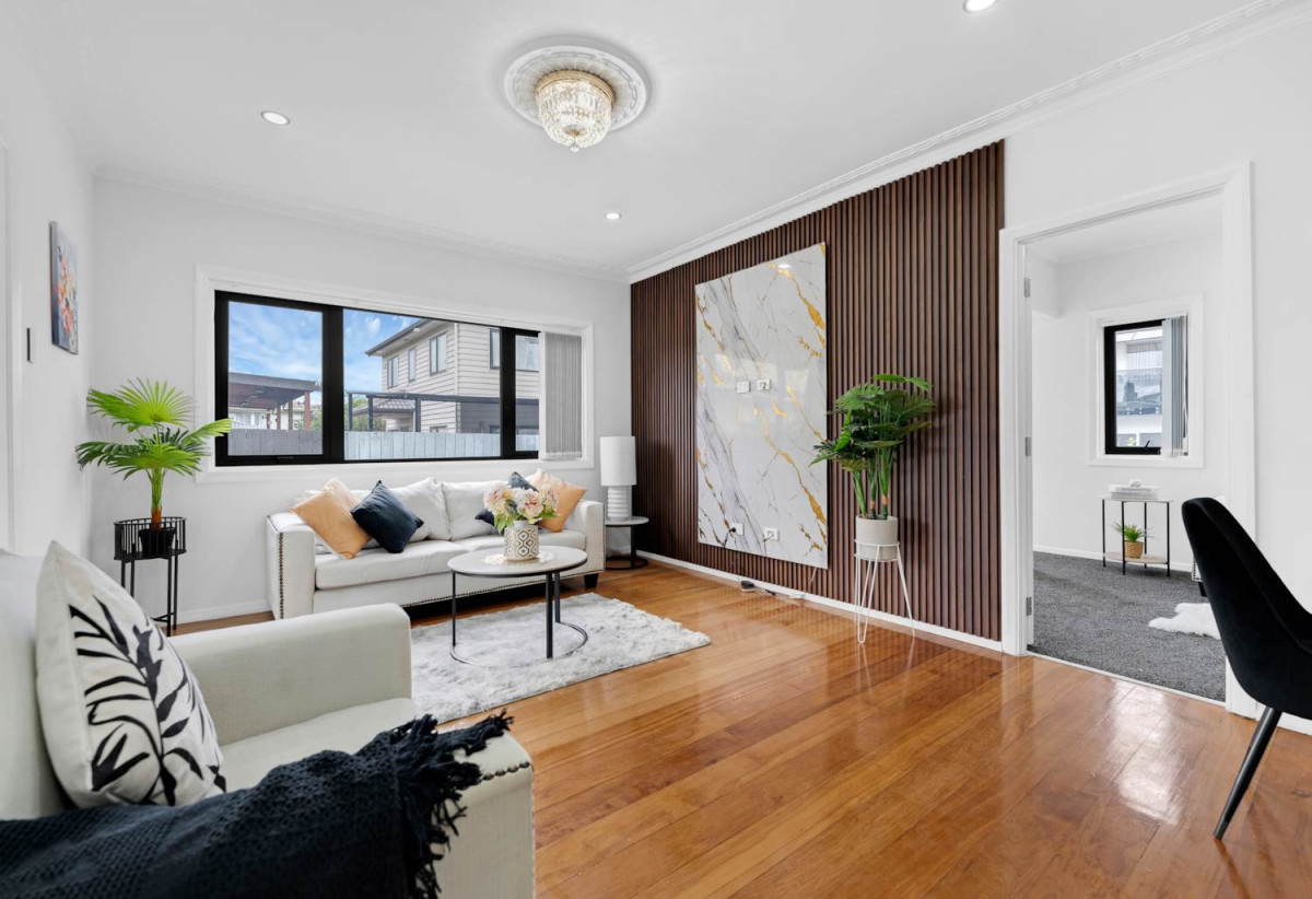 Must sell ASAP, Renovated & Move-In Ready, 4 beds + office 1 bath house, 0.2 km to Puhinui School, 1.1 km to Papatoetoe High School, 89 Fitzroy Street, Papatoetoe, Auckland