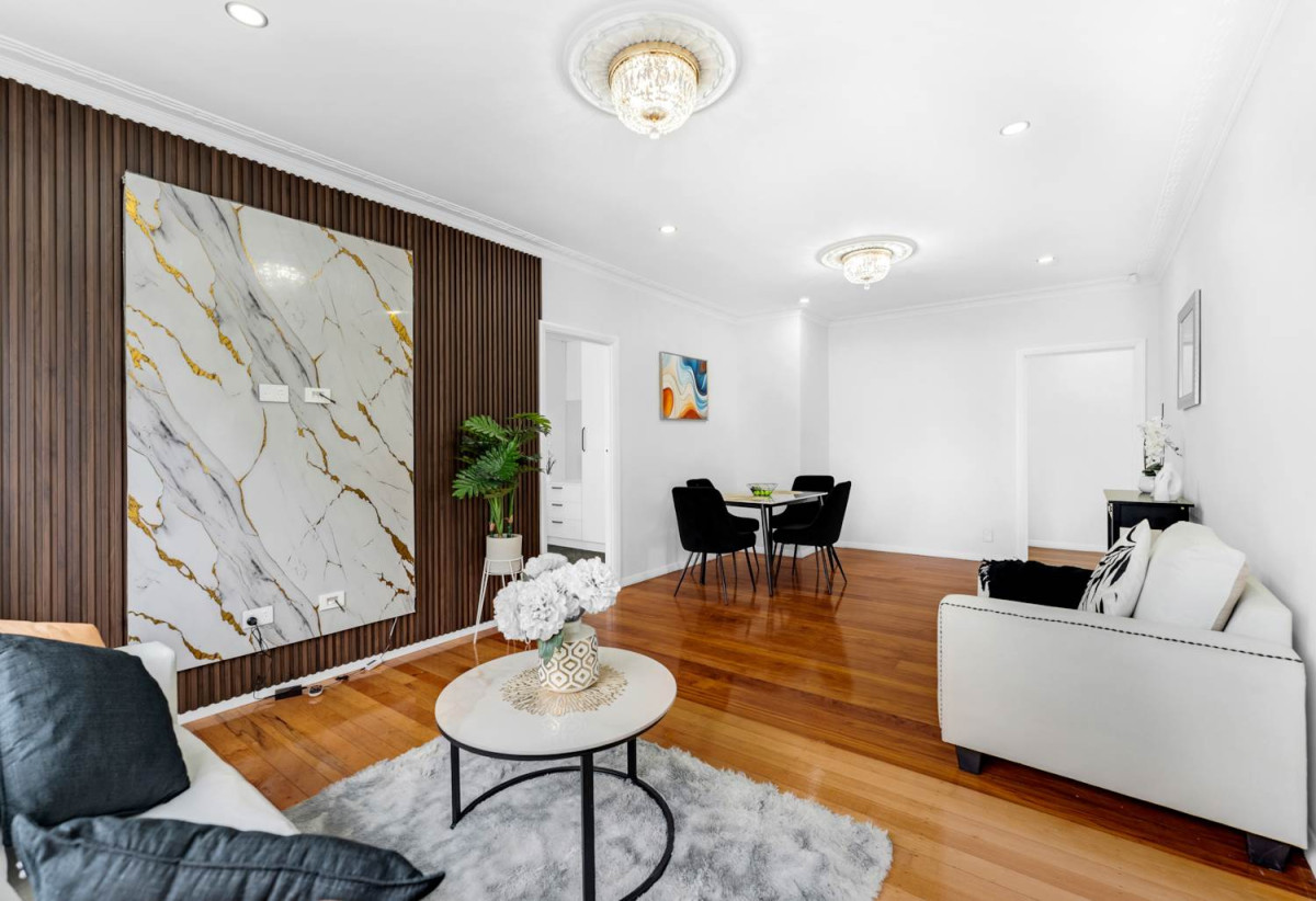 Must sell ASAP, Renovated & Move-In Ready, 4 beds + office 1 bath house, 0.2 km to Puhinui School, 1.1 km to Papatoetoe High School, 89 Fitzroy Street, Papatoetoe, Auckland