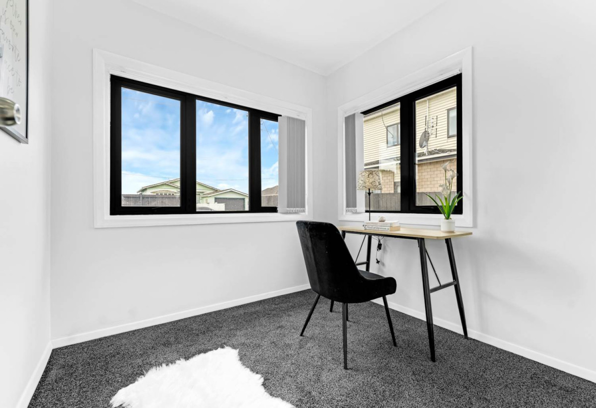 Must sell ASAP, Renovated & Move-In Ready, 4 beds + office 1 bath house, 0.2 km to Puhinui School, 1.1 km to Papatoetoe High School, 89 Fitzroy Street, Papatoetoe, Auckland