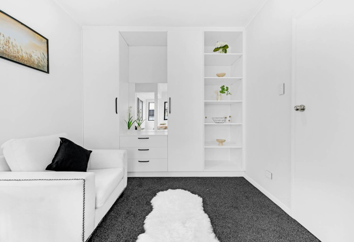 Must sell ASAP, Renovated & Move-In Ready, 4 beds + office 1 bath house, 0.2 km to Puhinui School, 1.1 km to Papatoetoe High School, 89 Fitzroy Street, Papatoetoe, Auckland