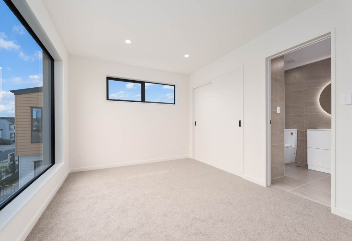 Motivated Owner, Bring Offers, Brandnew 3 beds 2.5 baths home with garage, move-in ready, just a 2-minute stroll to the coast, Easy access to supermarkets, cafés, schools, and public transport. 0.8 km to Scott Point School, 33 Turret Lane, Hobsonville, Auckland