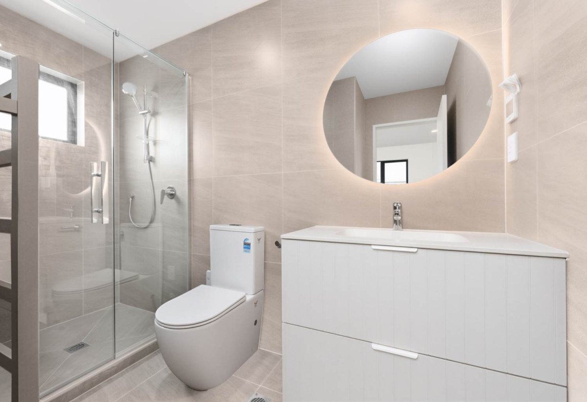 Motivated Owner, Bring Offers, Brandnew 3 beds 2.5 baths home with garage, move-in ready, just a 2-minute stroll to the coast, Easy access to supermarkets, cafés, schools, and public transport. 0.8 km to Scott Point School, 33 Turret Lane, Hobsonville, Auckland