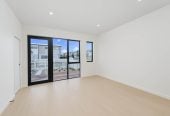 Motivated Owner, Bring Offers, Brandnew 3 beds 2.5 baths home with garage, move-in ready, just a 2-minute stroll to the coast, Easy access to supermarkets, cafés, schools, and public transport. 0.8 km to Scott Point School, 31-33 Turret Lane, Hobsonville, Auckland