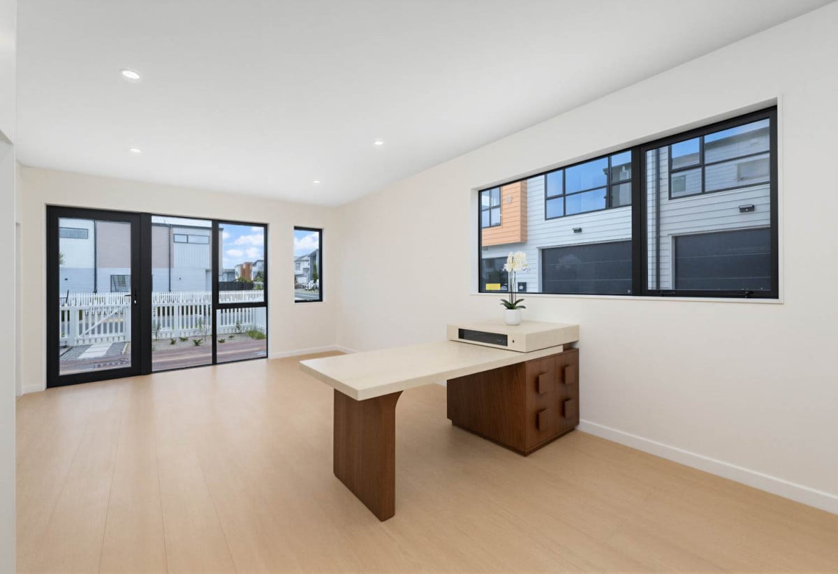 Motivated Owner, Bring Offers, Brandnew 3 beds 2.5 baths home with garage, move-in ready, just a 2-minute stroll to the coast, Easy access to supermarkets, cafés, schools, and public transport. 0.8 km to Scott Point School, 31-33 Turret Lane, Hobsonville, Auckland