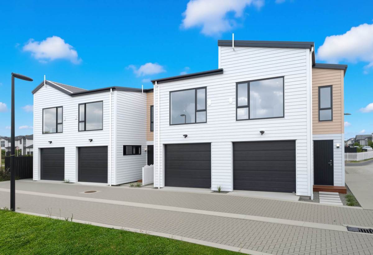 Motivated Owner, Bring Offers, Brandnew 3 beds 2.5 baths home with garage, move-in ready, just a 2-minute stroll to the coast, Easy access to supermarkets, cafés, schools, and public transport. 0.8 km to Scott Point School, 33 Turret Lane, Hobsonville, Auckland
