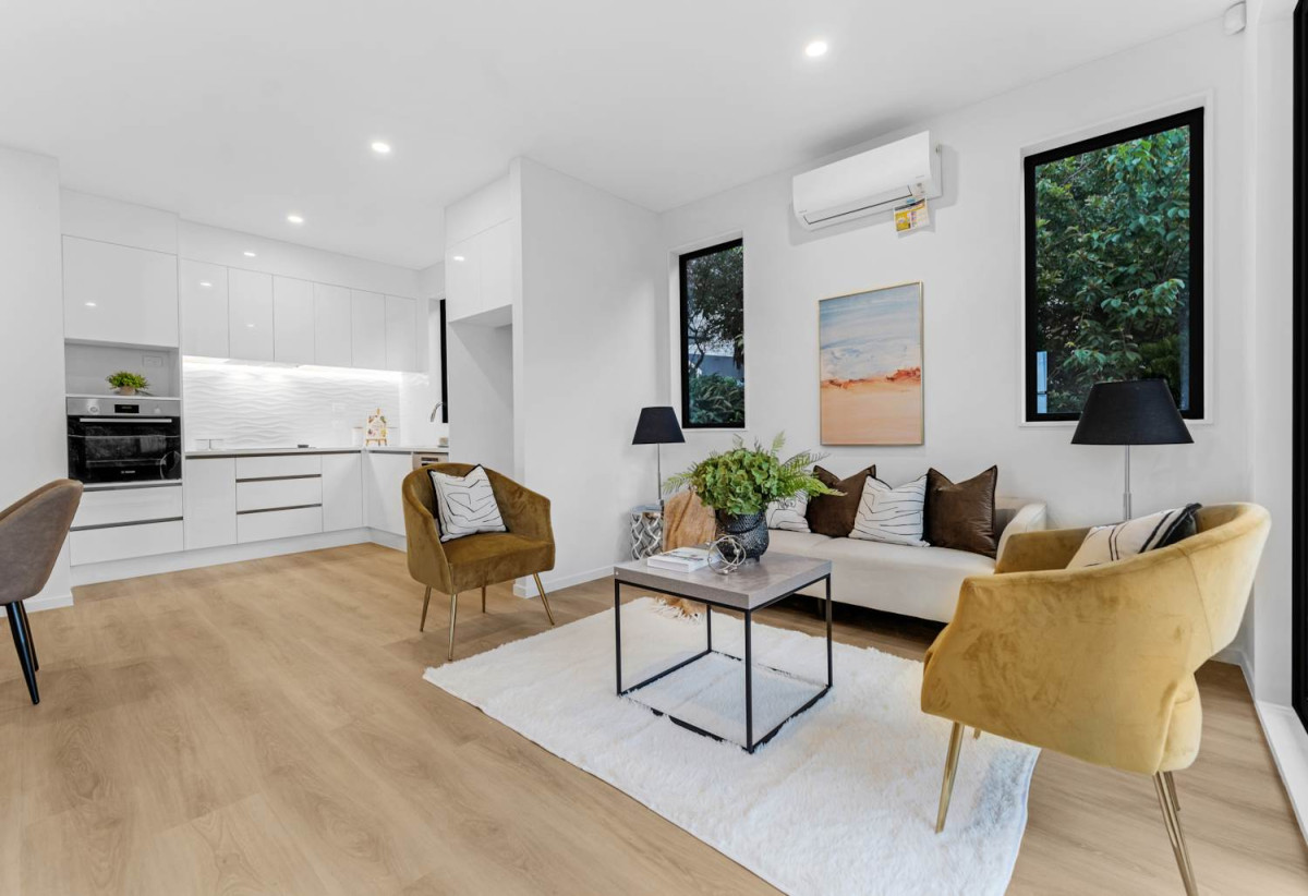 Park Side Brandnew standalone 4 beds 2.5 baths home with garage, 2 beds 1 bath ground floor, close to schools, shops, shopping centre, easy motorway access, 0.7 km to Massey High School, 0.9 km to Massey Primary School, 24B Zingaro Place, Massey, Auckland