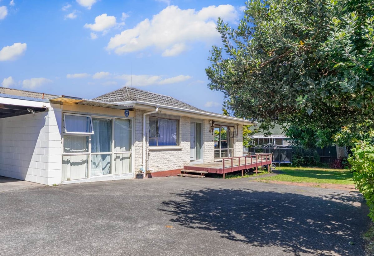 Mt Roskill Grammar school zone, Brick and tile 2 beds 1 bath home with carport, and a private garden/deck area, minutes from schools, the iconic Three Kings Reserve, local supermarkets, motorway access, 0.7 km to Three Kings School, 0.9 km to Mt Roskill Grammar, 2/26 Haughey Avenue, Three Kings, Auckland