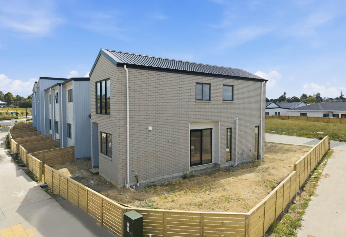 Brandnew Brick and weatherboard 4 beds 3 baths home with garage, Directly facing Opaheke Sports Park with open green outlook, close to schools, shops, motorway access, 0.9 km to Opaheke School, Unit 9/81 Otuwairoa Esplanade, Papakura, Auckland