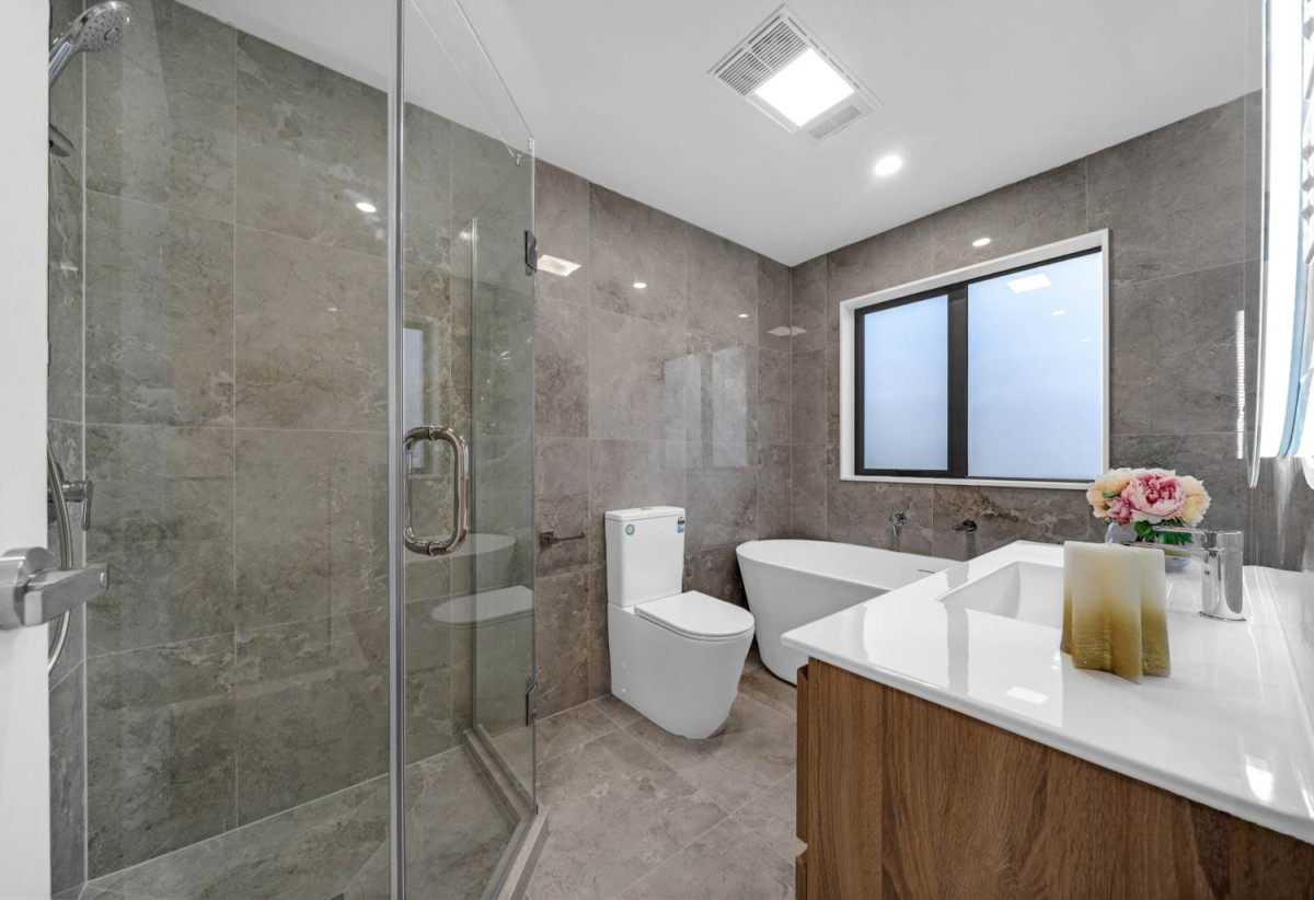 Brandnew standalone 3 beds 2.5 baths home with garage, minutes rom: Shopping & Dining: New World, Meadowlands restaurants, supermarkets, 0.5 km to Owairoa School, 1 km to Howick Intermediate and Howick College, Lots 1 – 6/54 Rodney Street, Howick, Auckland