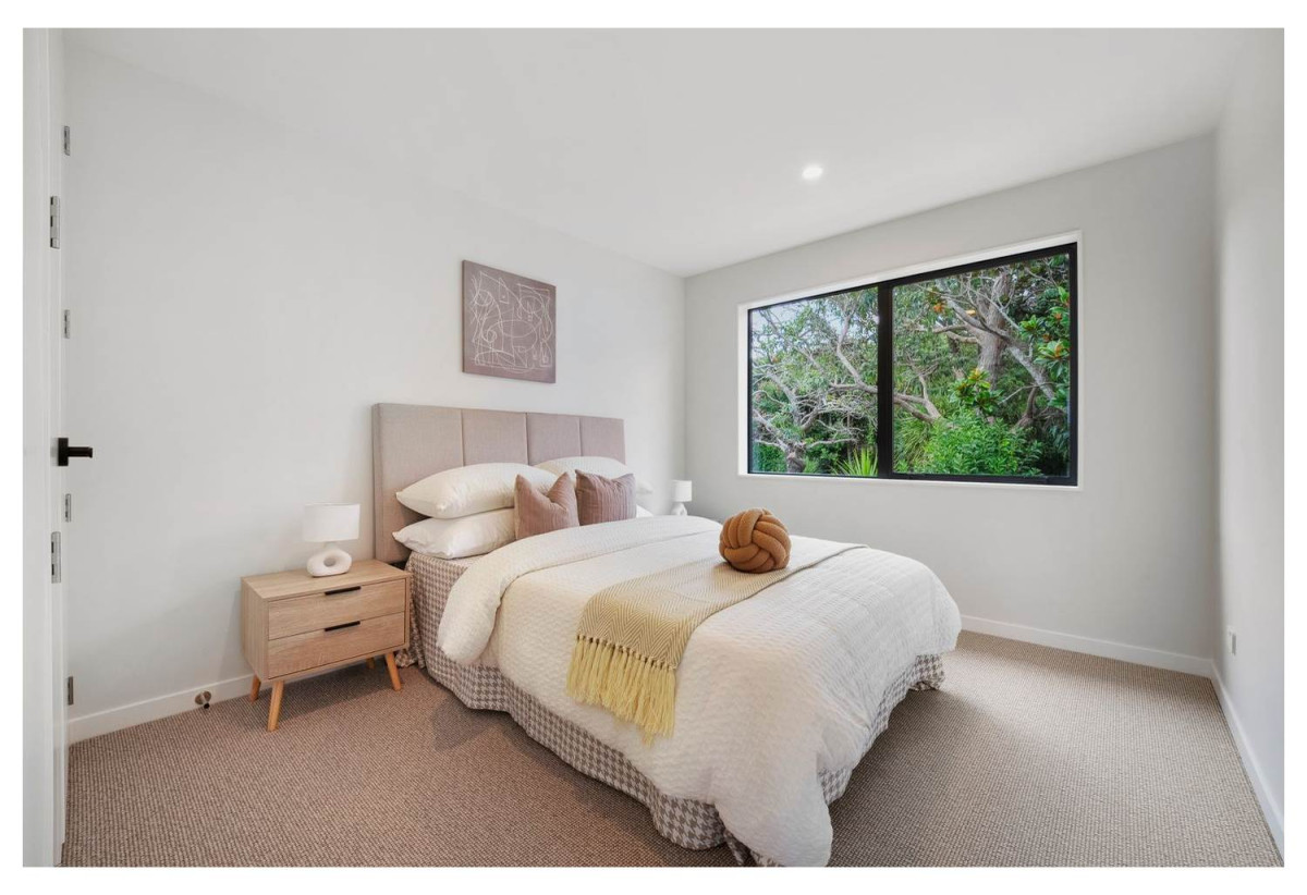 Rangitoto College and Double Westlake school zone, 155m2 Brandnew standalone 4 beds 2.5 baths home with garage , minutes from the stunning Campbells Bay Beach, local cafés, parks, and coastal walkways, schools, 0.8 km to Campbells Bay School, 4/8 Park Rise, Campbells Bay, Auckland